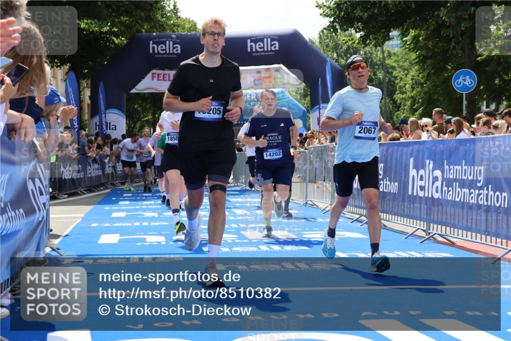 29.06.2025 - hella hamburg halbmarathon Strokosch-Dieckow http://msf.ph/oto/8510382 29.06.2025 11:42:21 Ziel 1108, 2067, 4798, 5975, 6029, 6184, 6229, 8007, 8435, 10047, 10205, 11059, 13445, 13899, 14202, 14356, 17115, 17313, 17458, 18233, 18506 meine-sportfotos.de