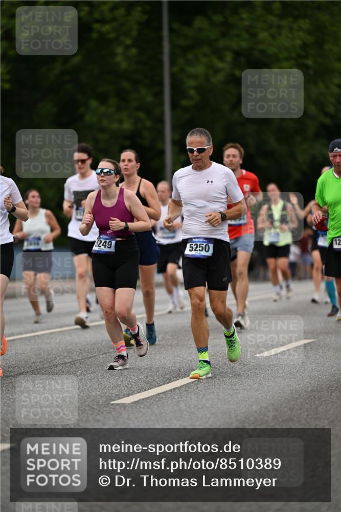 29.06.2025 - hella hamburg halbmarathon Dr. Thomas Lammeyer http://msf.ph/oto/8510389 29.06.2025 10:33:39 Kennedybrücke 1518, 1557, 1694, 1869, 2699, 3311, 4349, 4362, 4395, 4700, 4982, 5063, 5249, 5250, 5322, 6285, 7832, 8388, 8560, 10068, 10162, 11269, 11376 meine-sportfotos.de