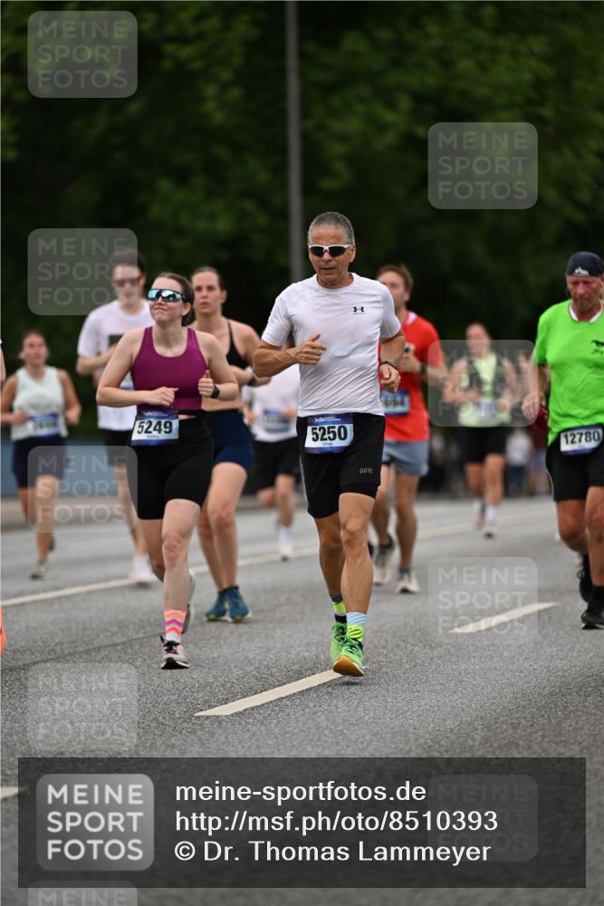 29.06.2025 - hella hamburg halbmarathon Dr. Thomas Lammeyer http://msf.ph/oto/8510393 29.06.2025 10:33:39 Kennedybrücke 1518, 1557, 1694, 1869, 2699, 3311, 4349, 4362, 4395, 4700, 4982, 5063, 5249, 5250, 5322, 6285, 7832, 8388, 8560, 10068, 10162, 11269, 11376 meine-sportfotos.de