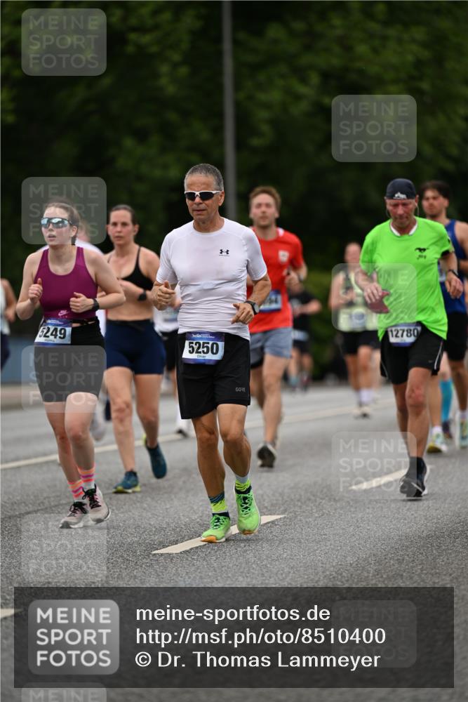 29.06.2025 - hella hamburg halbmarathon Dr. Thomas Lammeyer http://msf.ph/oto/8510400 29.06.2025 10:33:39 Kennedybrücke 1518, 1557, 1694, 1869, 2699, 3311, 4349, 4362, 4395, 4700, 4982, 5063, 5249, 5250, 5322, 6285, 7832, 8388, 8560, 10068, 10162, 11269, 11376 meine-sportfotos.de