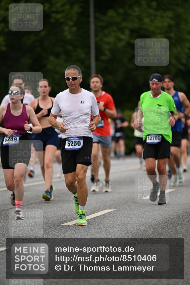 29.06.2025 - hella hamburg halbmarathon Dr. Thomas Lammeyer http://msf.ph/oto/8510406 29.06.2025 10:33:40 Kennedybrücke 1518, 1694, 1869, 2699, 3311, 4349, 4362, 4395, 4700, 4982, 5063, 5249, 5250, 5322, 6285, 7832, 8388, 8560, 10068, 10162, 11269, 11376 meine-sportfotos.de