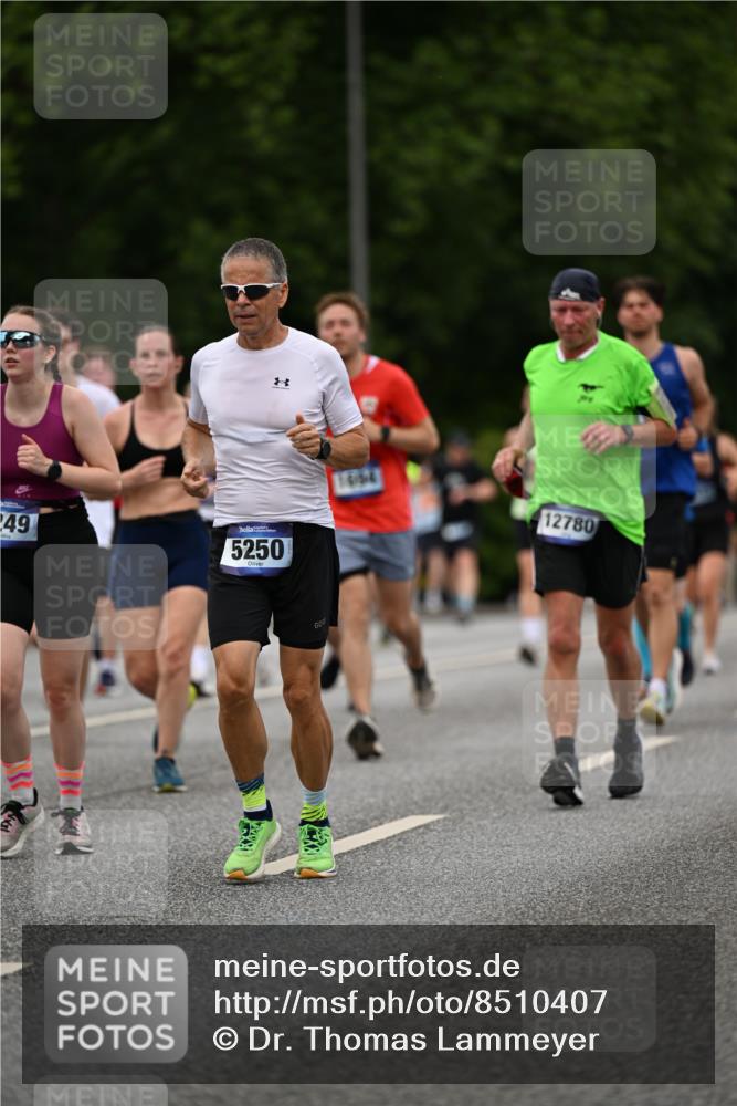 29.06.2025 - hella hamburg halbmarathon Dr. Thomas Lammeyer http://msf.ph/oto/8510407 29.06.2025 10:33:40 Kennedybrücke 1518, 1694, 1869, 2699, 3311, 4349, 4362, 4395, 4700, 4982, 5063, 5249, 5250, 5322, 6285, 7832, 8388, 8560, 10068, 10162, 11269, 11376 meine-sportfotos.de