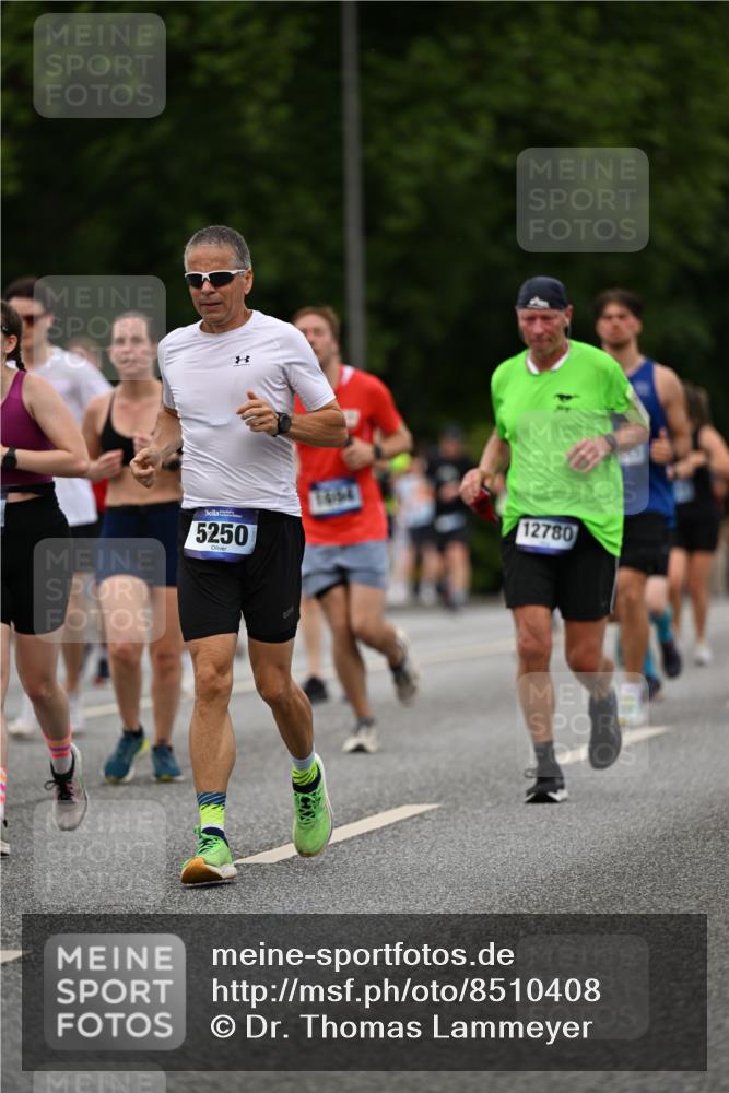 29.06.2025 - hella hamburg halbmarathon Dr. Thomas Lammeyer http://msf.ph/oto/8510408 29.06.2025 10:33:40 Kennedybrücke 1518, 1694, 1869, 2699, 3311, 4349, 4362, 4395, 4700, 4982, 5063, 5249, 5250, 5322, 6285, 7832, 8388, 8560, 10068, 10162, 11269, 11376 meine-sportfotos.de