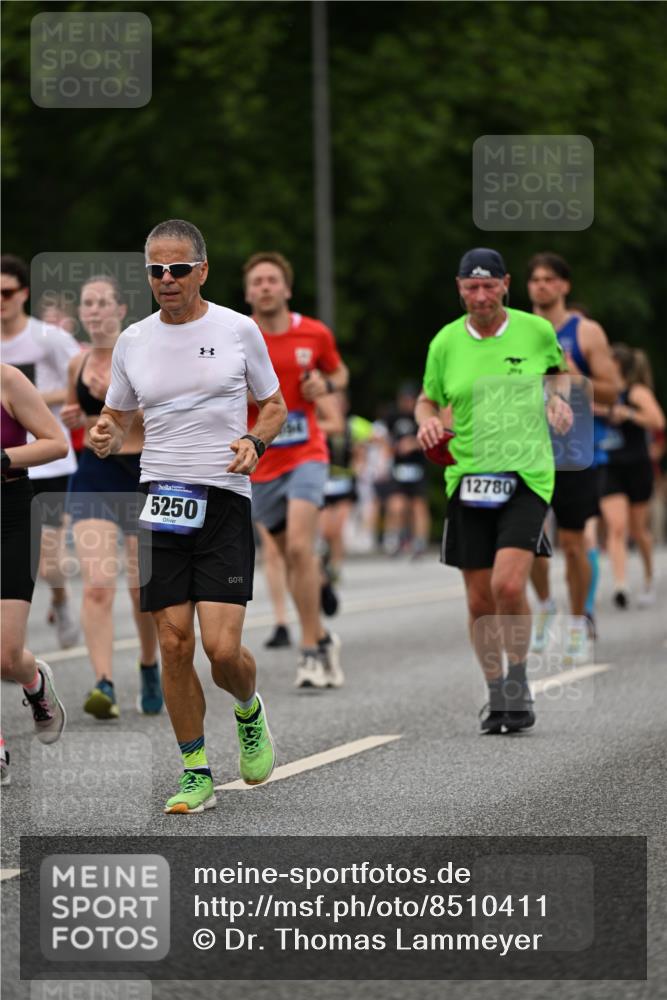 29.06.2025 - hella hamburg halbmarathon Dr. Thomas Lammeyer http://msf.ph/oto/8510411 29.06.2025 10:33:40 Kennedybrücke 1518, 1694, 1869, 2699, 3311, 4349, 4362, 4395, 4700, 4982, 5063, 5249, 5250, 5322, 6285, 7832, 8388, 8560, 10068, 10162, 11269, 11376 meine-sportfotos.de