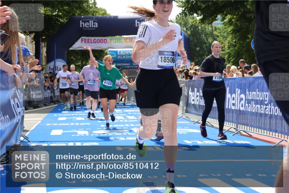 29.06.2025 - hella hamburg halbmarathon Strokosch-Dieckow http://msf.ph/oto/8510412 29.06.2025 11:42:22 Ziel 1108, 2067, 2272, 4798, 5975, 6029, 6184, 6229, 8435, 9004, 10047, 10205, 11059, 13445, 13899, 14202, 14356, 17115, 17250, 17313, 18233, 18506 meine-sportfotos.de