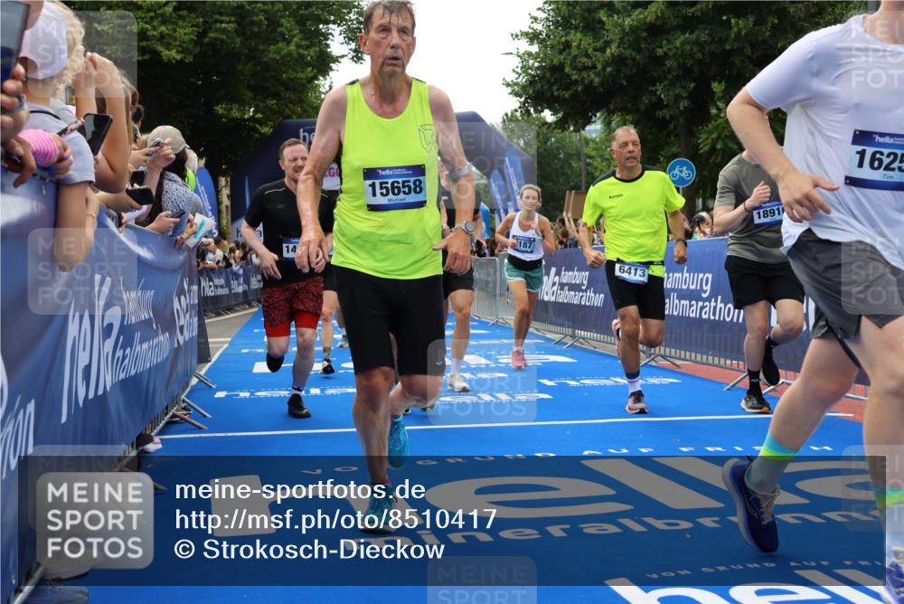 29.06.2025 - hella hamburg halbmarathon Strokosch-Dieckow http://msf.ph/oto/8510417 29.06.2025 11:17:03 Ziel 1331, 4108, 4562, 5037, 5182, 5909, 6086, 6336, 6366, 6413, 6477, 6520, 7187, 8210, 8253, 9847, 10076, 10465, 11113, 11496, 12066, 12252, 12911, 13843, 14059, 14320, 15658, 16109, 16142, 16254, 16804, 17048, 18828, 18916, 18939 meine-sportfotos.de