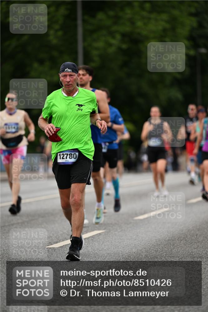29.06.2025 - hella hamburg halbmarathon Dr. Thomas Lammeyer http://msf.ph/oto/8510426 29.06.2025 10:33:42 Kennedybrücke 1518, 1694, 1869, 2699, 3311, 3613, 4362, 4395, 4700, 4982, 5063, 5249, 5250, 5322, 6285, 7832, 8388, 8560, 10068, 10162, 11269, 11376 meine-sportfotos.de