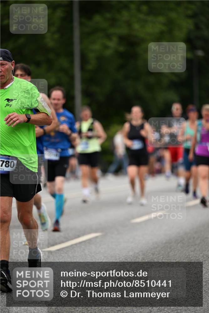 29.06.2025 - hella hamburg halbmarathon Dr. Thomas Lammeyer http://msf.ph/oto/8510441 29.06.2025 10:33:43 Kennedybrücke 1518, 1694, 1869, 2699, 3311, 3613, 4362, 4395, 4700, 4982, 5063, 5249, 5250, 5322, 6285, 7832, 8388, 8560, 10068, 10162, 11269, 11376 meine-sportfotos.de