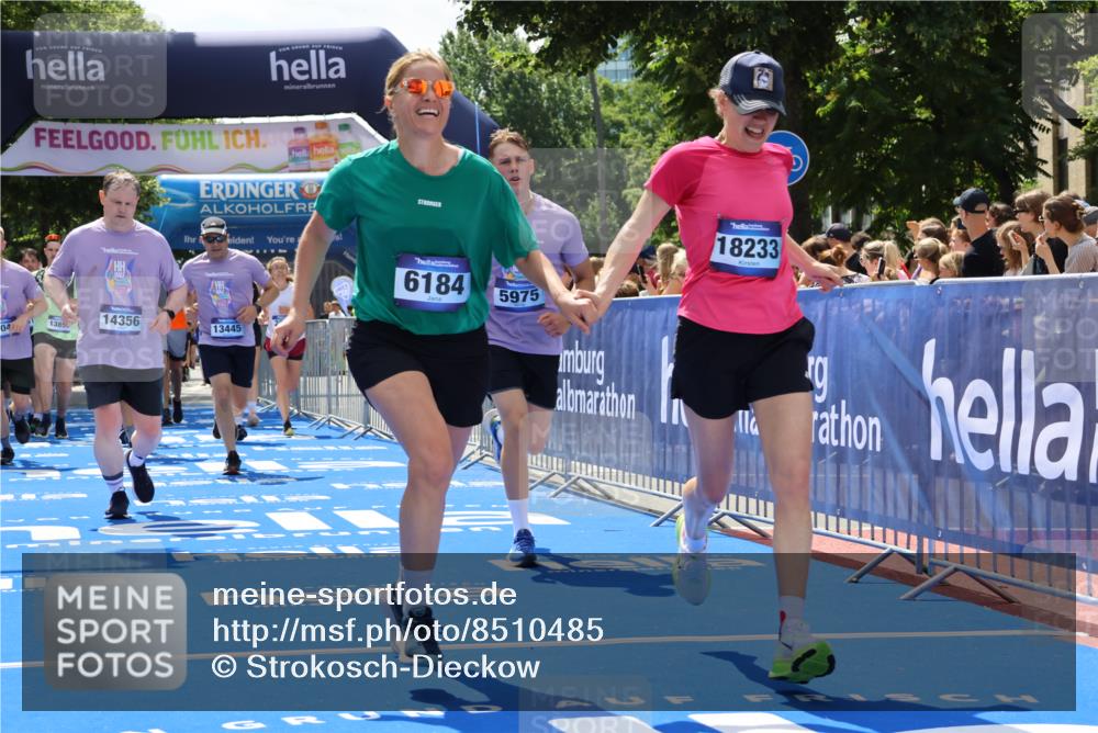 29.06.2025 - hella hamburg halbmarathon Strokosch-Dieckow http://msf.ph/oto/8510485 29.06.2025 11:42:24 Ziel 1108, 2067, 2272, 4609, 4798, 5538, 5975, 6029, 6184, 6229, 8435, 9004, 9393, 10047, 10205, 13445, 13823, 13899, 14202, 14356, 16214, 17250, 18101, 18233, 18506 meine-sportfotos.de