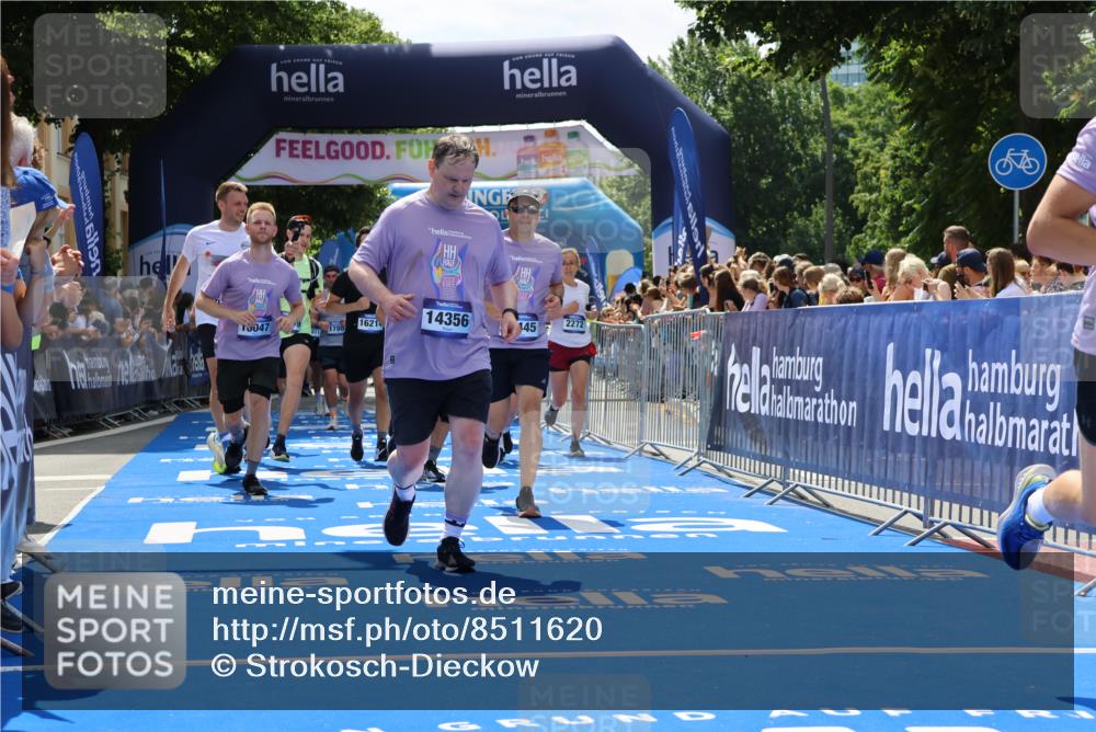 29.06.2025 - hella hamburg halbmarathon Strokosch-Dieckow http://msf.ph/oto/8511620 29.06.2025 11:42:25 Ziel 1108, 1780, 2067, 2272, 4609, 5538, 5975, 6029, 6184, 6229, 8435, 9004, 9393, 10047, 10205, 13445, 13823, 13899, 14202, 14356, 16214, 17250, 18101, 18110, 18113, 18233, 18506 meine-sportfotos.de