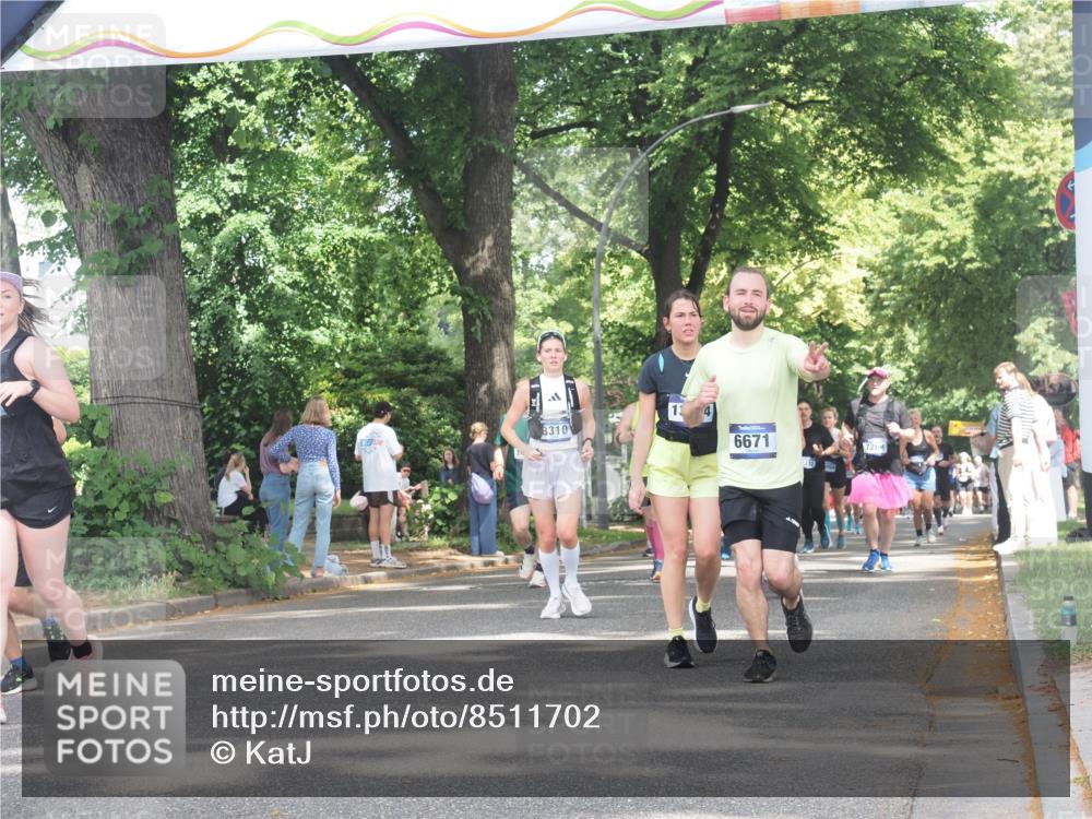 29.06.2025 - hella hamburg halbmarathon KatJ http://msf.ph/oto/8511702 29.06.2025 11:43:19 Zwischen KM18-KM19 2697, 6273, 6671, 7970, 8310 meine-sportfotos.de