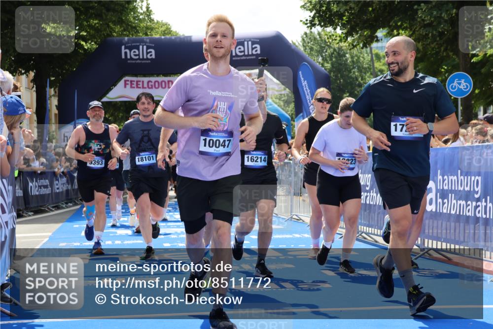 29.06.2025 - hella hamburg halbmarathon Strokosch-Dieckow http://msf.ph/oto/8511772 29.06.2025 11:42:28 Ziel 1108, 1780, 2272, 4609, 5538, 5975, 6184, 8499, 9004, 9393, 10047, 10205, 11166, 13445, 13823, 13899, 14356, 16214, 16916, 16966, 17250, 18101, 18110, 18113, 18233, 18506 meine-sportfotos.de
