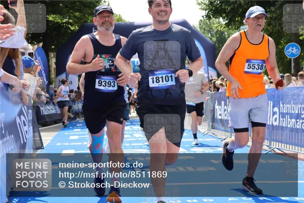 29.06.2025 - hella hamburg halbmarathon Strokosch-Dieckow http://msf.ph/oto/8511869 29.06.2025 11:42:30 Ziel 1108, 1780, 2272, 4609, 5538, 5975, 6184, 8499, 8549, 9004, 9393, 10047, 11166, 13445, 13823, 13899, 14356, 15399, 15805, 16214, 16228, 16916, 16966, 17250, 18101, 18110, 18113, 18233 meine-sportfotos.de