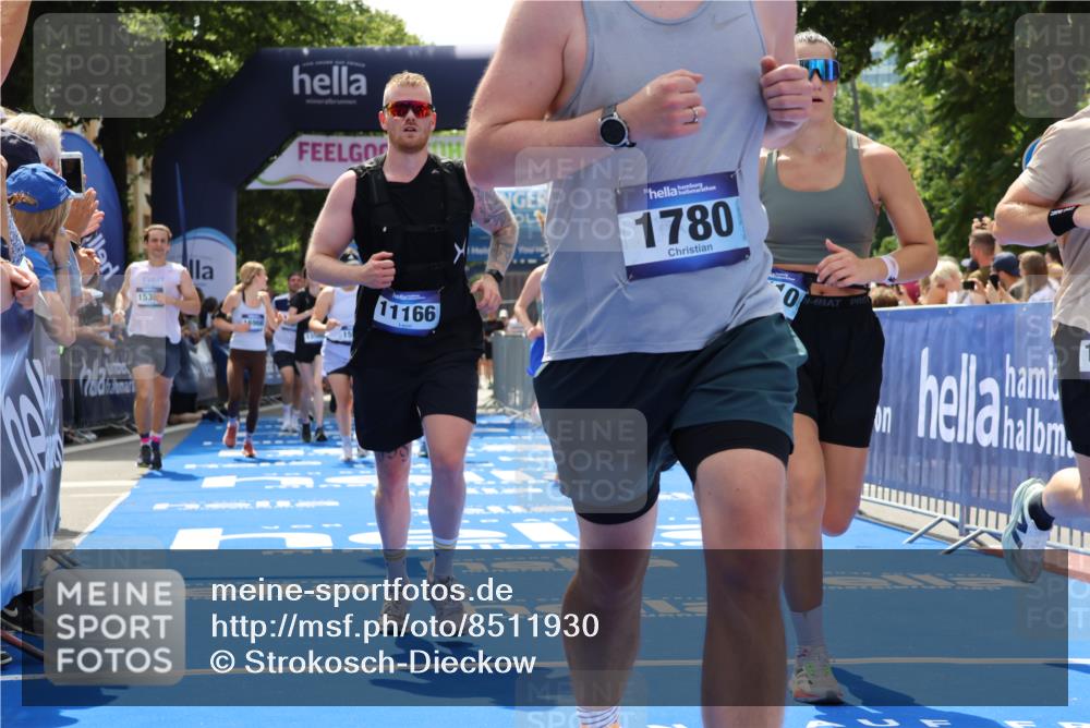 29.06.2025 - hella hamburg halbmarathon Strokosch-Dieckow http://msf.ph/oto/8511930 29.06.2025 11:42:32 Ziel 1780, 2272, 4609, 5538, 8499, 8549, 8581, 9004, 9393, 10047, 11166, 13445, 13505, 13679, 13823, 13899, 14356, 15399, 15805, 16214, 16228, 16916, 16966, 17250, 18101, 18110, 18113 meine-sportfotos.de