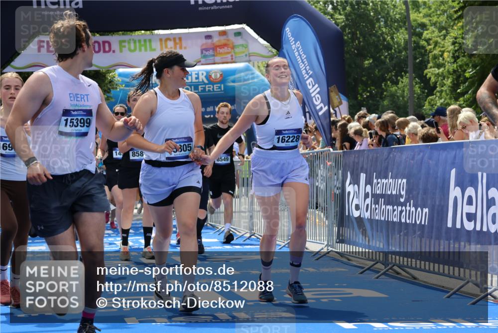 29.06.2025 - hella hamburg halbmarathon Strokosch-Dieckow http://msf.ph/oto/8512088 29.06.2025 11:42:35 Ziel 1451, 1780, 2272, 4609, 5263, 5538, 8408, 8499, 8549, 8581, 9004, 9393, 10047, 11166, 12099, 13445, 13505, 13679, 13823, 13860, 14356, 14938, 15299, 15399, 15805, 16214, 16228, 16876, 16916, 16966, 17250, 18101, 18110, 18113 meine-sportfotos.de