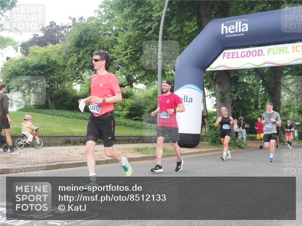 29.06.2025 - hella hamburg halbmarathon KatJ http://msf.ph/oto/8512133 29.06.2025 10:44:36 Zwischen KM18-KM19 1239, 3141, 4579, 6592, 8322 meine-sportfotos.de