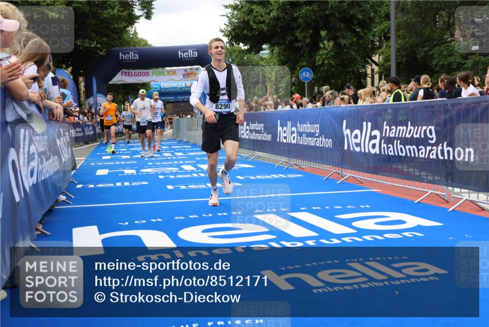 29.06.2025 - hella hamburg halbmarathon Strokosch-Dieckow http://msf.ph/oto/8512171 29.06.2025 10:58:11 Ziel 1563, 1595, 1611, 2907, 4319, 4426, 4592, 6104, 8290, 9230, 10408, 11645, 13666, 14631, 15125, 15189, 18068 meine-sportfotos.de