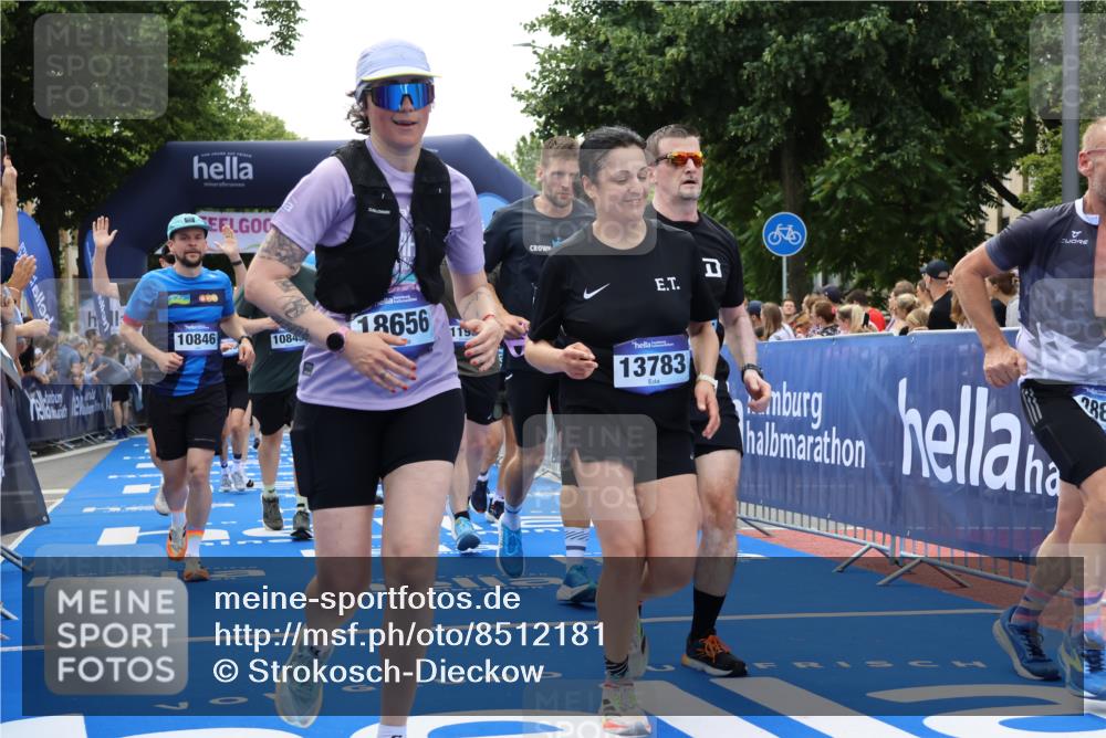 29.06.2025 - hella hamburg halbmarathon Strokosch-Dieckow http://msf.ph/oto/8512181 29.06.2025 11:42:55 Ziel 1253, 1705, 2042, 2524, 2693, 2888, 4259, 5703, 5713, 6098, 7506, 7647, 7661, 8443, 8995, 9495, 10104, 10315, 10474, 10835, 10845, 10846, 11882, 11980, 12072, 12722, 13466, 13783, 14058, 15685, 16061, 16352, 17445, 18054, 18656 meine-sportfotos.de