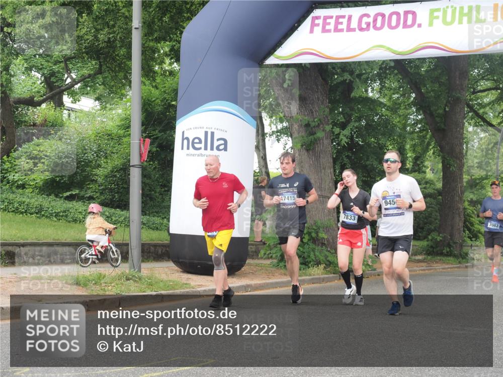 29.06.2025 - hella hamburg halbmarathon KatJ http://msf.ph/oto/8512222 29.06.2025 10:44:40 Zwischen KM18-KM19 2711, 7833, 8322 meine-sportfotos.de