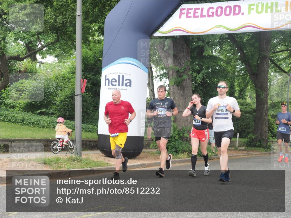 29.06.2025 - hella hamburg halbmarathon KatJ http://msf.ph/oto/8512232 29.06.2025 10:44:40 Zwischen KM18-KM19 2711, 7833, 8322 meine-sportfotos.de