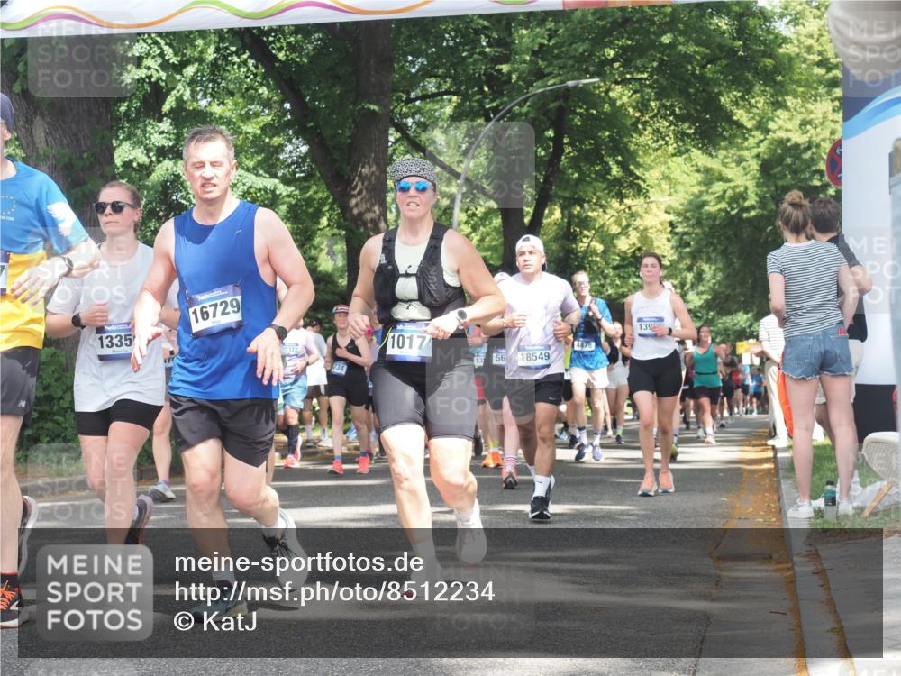 29.06.2025 - hella hamburg halbmarathon KatJ http://msf.ph/oto/8512234 29.06.2025 11:43:42 Zwischen KM18-KM19 1017, 1157, 1608, 5697, 5964 meine-sportfotos.de