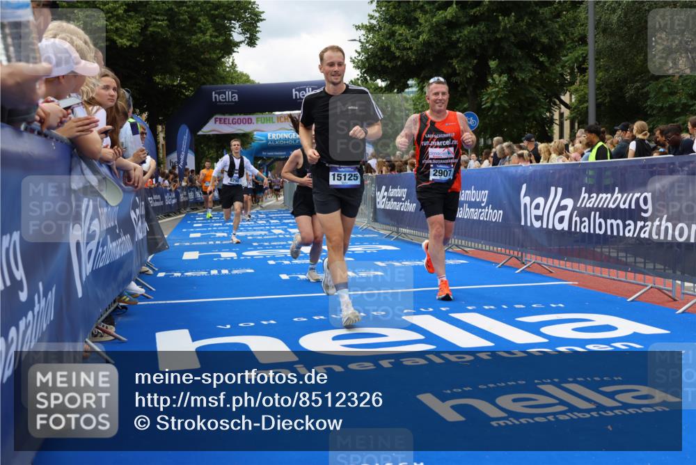 29.06.2025 - hella hamburg halbmarathon Strokosch-Dieckow http://msf.ph/oto/8512326 29.06.2025 10:58:09 Ziel 1563, 1611, 2907, 4319, 4426, 4592, 6104, 6892, 8290, 9230, 10408, 13666, 14631, 15125, 15189, 18068 meine-sportfotos.de