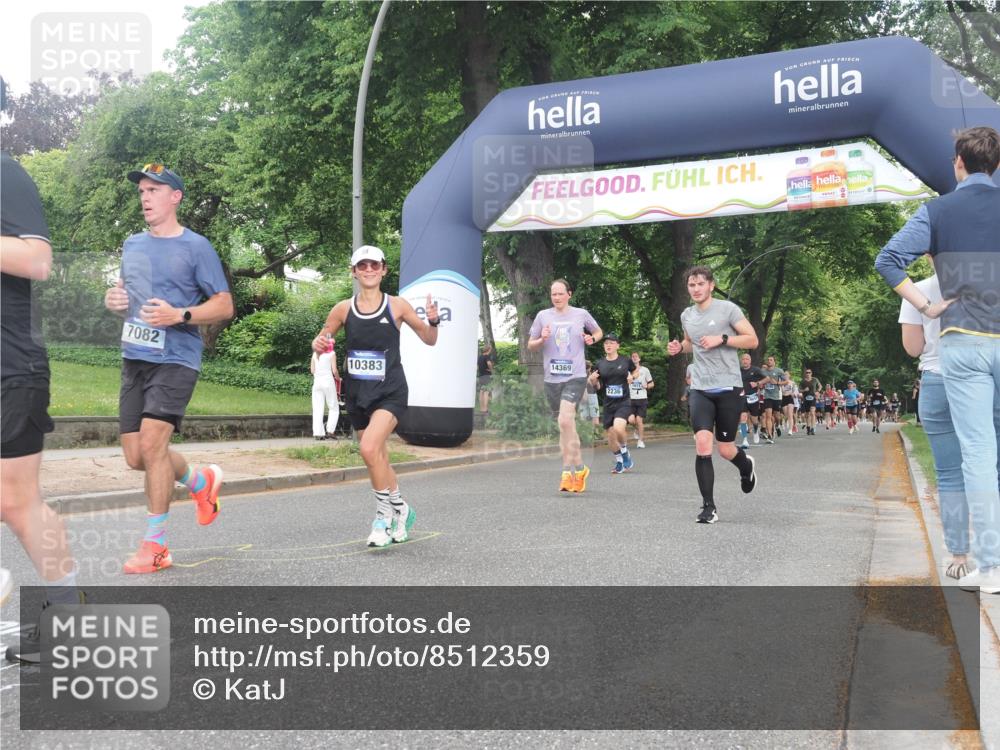 29.06.2025 - hella hamburg halbmarathon KatJ http://msf.ph/oto/8512359 29.06.2025 10:44:44 Zwischen KM18-KM19 2236, 2711, 7082, 7833 meine-sportfotos.de