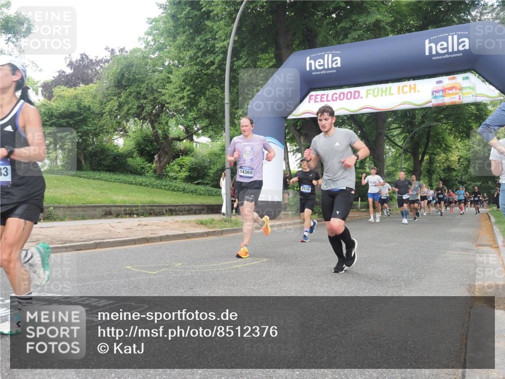 29.06.2025 - hella hamburg halbmarathon KatJ http://msf.ph/oto/8512376 29.06.2025 10:44:45 Zwischen KM18-KM19 2236, 2711, 7082, 7833 meine-sportfotos.de