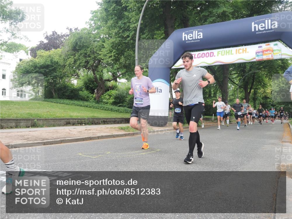 29.06.2025 - hella hamburg halbmarathon KatJ http://msf.ph/oto/8512383 29.06.2025 10:44:45 Zwischen KM18-KM19 2236, 2711, 7082, 7833 meine-sportfotos.de