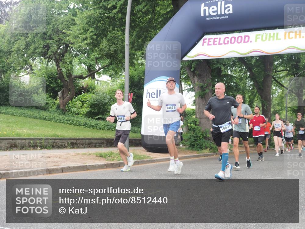 29.06.2025 - hella hamburg halbmarathon KatJ http://msf.ph/oto/8512440 29.06.2025 10:44:48 Zwischen KM18-KM19 1611, 2236, 6595, 7082 meine-sportfotos.de