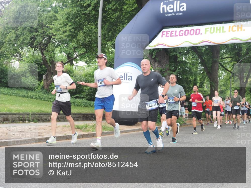 29.06.2025 - hella hamburg halbmarathon KatJ http://msf.ph/oto/8512454 29.06.2025 10:44:48 Zwischen KM18-KM19 1611, 2236, 6595, 7082 meine-sportfotos.de