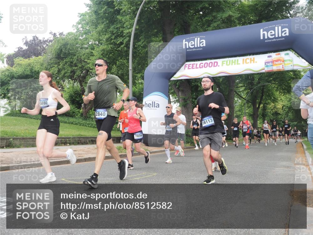 29.06.2025 - hella hamburg halbmarathon KatJ http://msf.ph/oto/8512582 29.06.2025 10:44:53 Zwischen KM18-KM19 1611, 2282, 2806, 2840, 2907, 6104, 6595, 7856 meine-sportfotos.de
