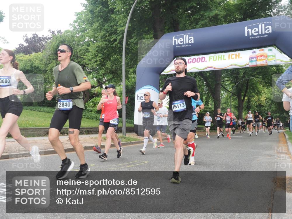29.06.2025 - hella hamburg halbmarathon KatJ http://msf.ph/oto/8512595 29.06.2025 10:44:53 Zwischen KM18-KM19 1611, 2282, 2806, 2840, 2907, 6104, 6595, 7856 meine-sportfotos.de