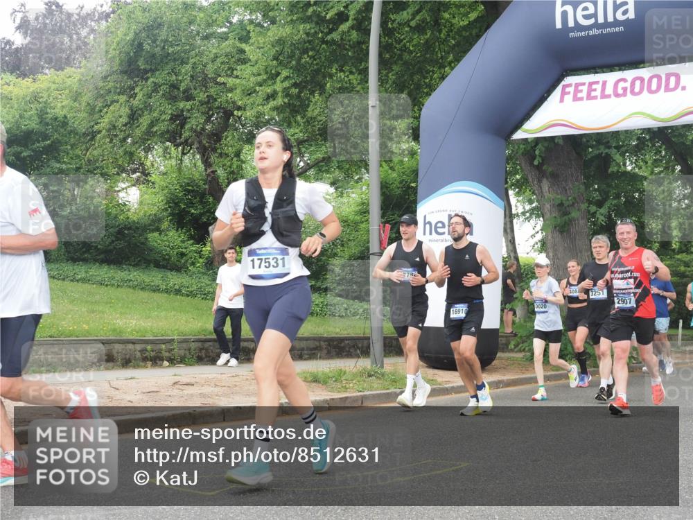 29.06.2025 - hella hamburg halbmarathon KatJ http://msf.ph/oto/8512631 29.06.2025 10:44:55 Zwischen KM18-KM19 2282, 2806, 2840, 2907, 5341, 6104, 6595, 7856 meine-sportfotos.de