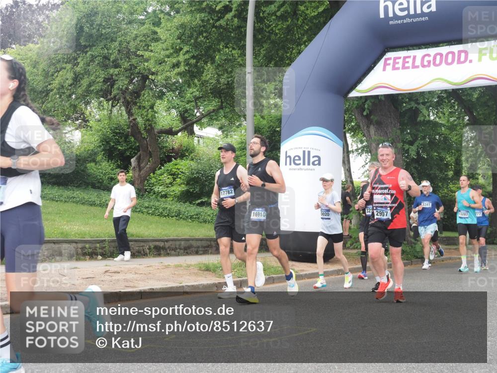 29.06.2025 - hella hamburg halbmarathon KatJ http://msf.ph/oto/8512637 29.06.2025 10:44:56 Zwischen KM18-KM19 2282, 2806, 2840, 2907, 3251, 5341, 6104, 7856 meine-sportfotos.de