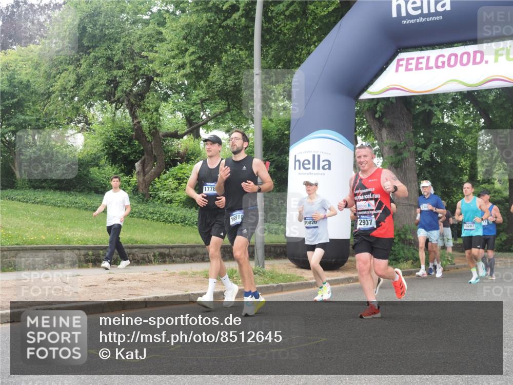29.06.2025 - hella hamburg halbmarathon KatJ http://msf.ph/oto/8512645 29.06.2025 10:44:56 Zwischen KM18-KM19 2282, 2806, 2840, 2907, 3251, 5341, 6104, 7856 meine-sportfotos.de