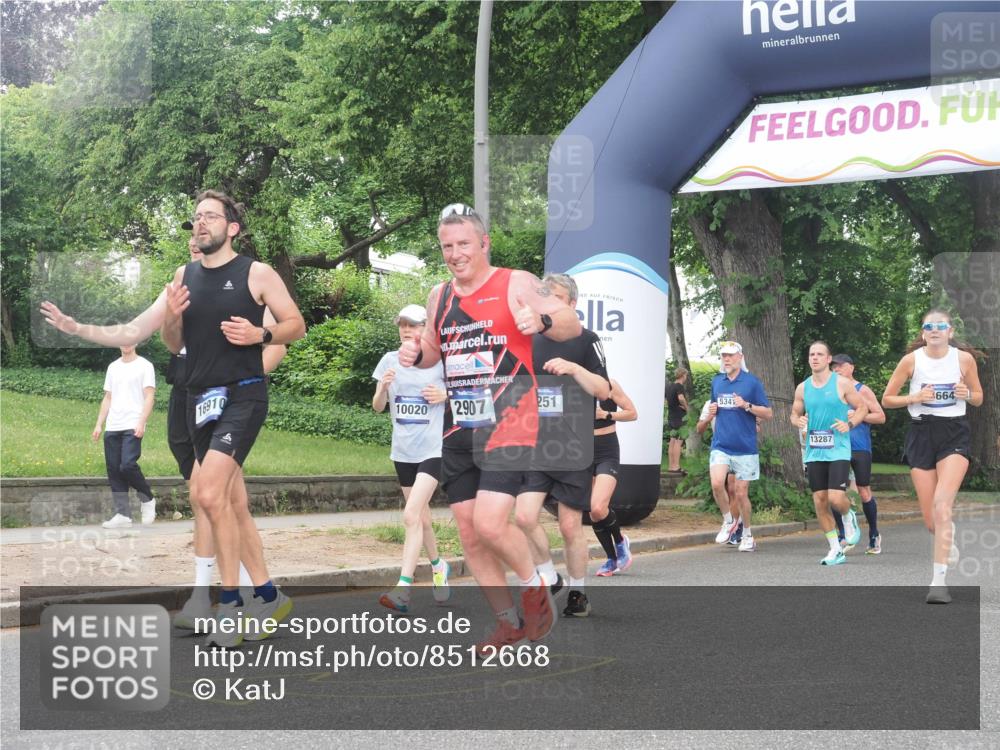 29.06.2025 - hella hamburg halbmarathon KatJ http://msf.ph/oto/8512668 29.06.2025 10:44:57 Zwischen KM18-KM19 2282, 2806, 2840, 2907, 3251, 4088, 5341, 6104, 7856 meine-sportfotos.de