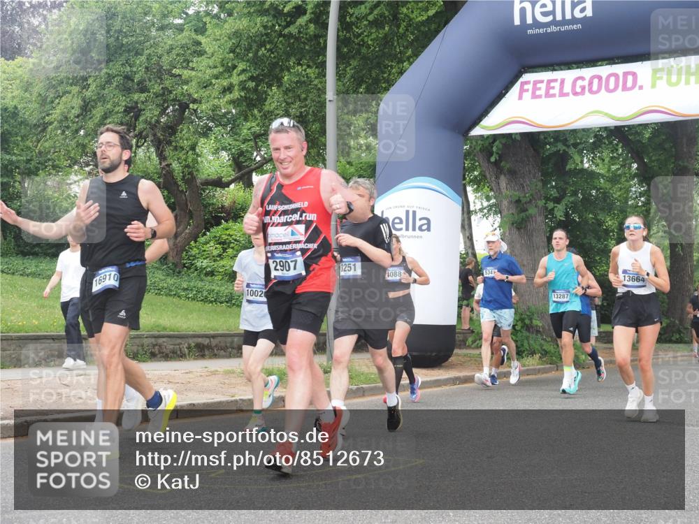 29.06.2025 - hella hamburg halbmarathon KatJ http://msf.ph/oto/8512673 29.06.2025 10:44:57 Zwischen KM18-KM19 2282, 2806, 2840, 2907, 3251, 4088, 5341, 6104, 7856 meine-sportfotos.de