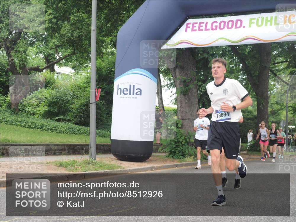 29.06.2025 - hella hamburg halbmarathon KatJ http://msf.ph/oto/8512926 29.06.2025 10:45:08 Zwischen KM18-KM19 2606 meine-sportfotos.de