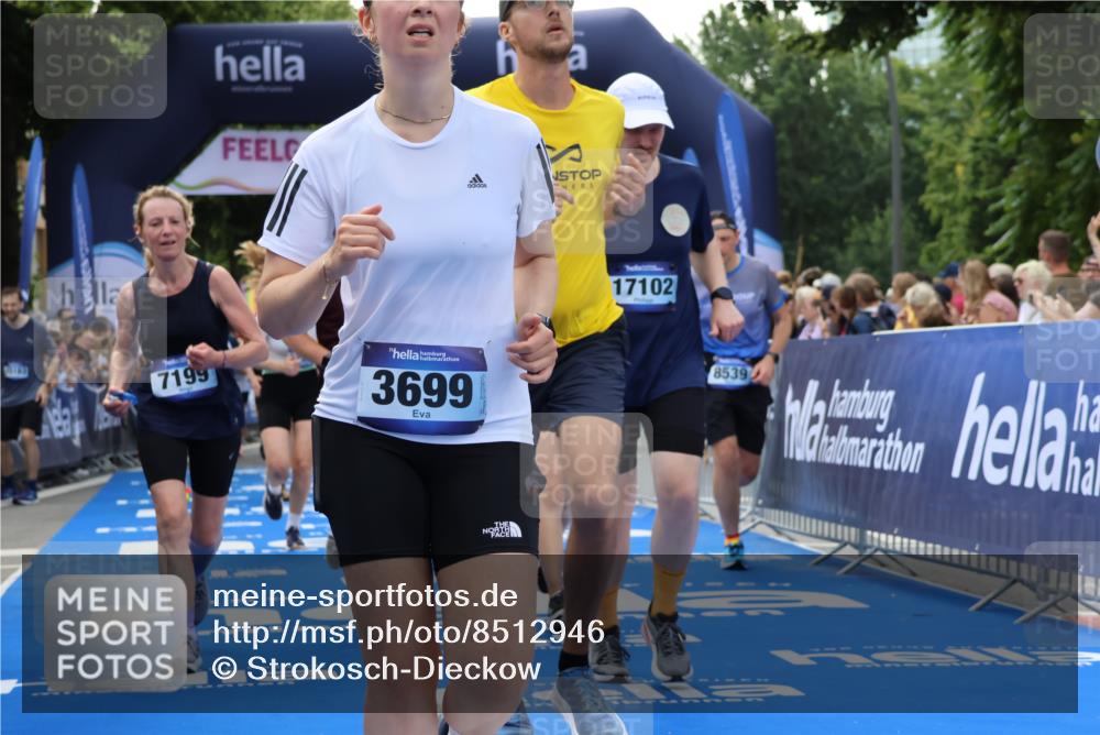 29.06.2025 - hella hamburg halbmarathon Strokosch-Dieckow http://msf.ph/oto/8512946 29.06.2025 11:43:10 Ziel 1196, 1394, 3130, 3306, 3699, 5913, 6806, 7020, 7199, 8539, 9331, 10083, 10696, 11320, 11371, 12364, 12935, 14096, 14249, 14516, 14517, 14725, 16860, 17102, 17155, 18568 meine-sportfotos.de