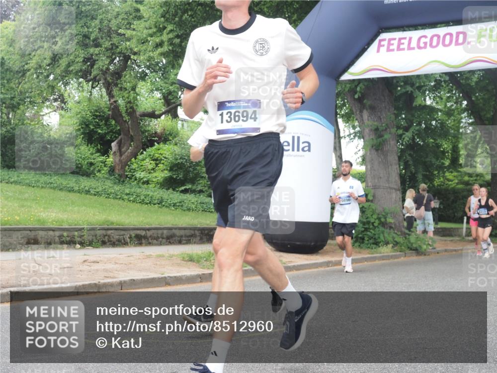 29.06.2025 - hella hamburg halbmarathon KatJ http://msf.ph/oto/8512960 29.06.2025 10:45:09 Zwischen KM18-KM19 2606 meine-sportfotos.de