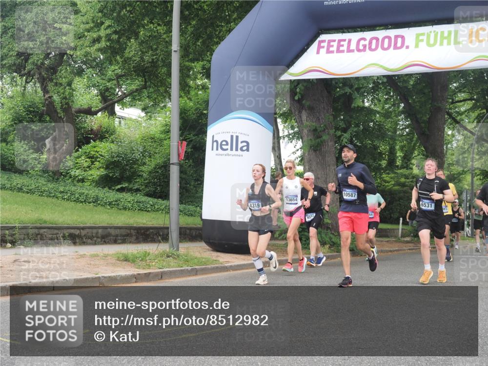 29.06.2025 - hella hamburg halbmarathon KatJ http://msf.ph/oto/8512982 29.06.2025 10:45:12 Zwischen KM18-KM19 4319, 4379, 6531 meine-sportfotos.de