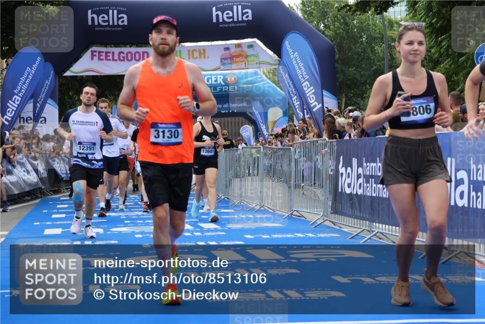 29.06.2025 - hella hamburg halbmarathon Strokosch-Dieckow http://msf.ph/oto/8513106 29.06.2025 11:43:15 Ziel 1394, 2031, 3130, 3699, 4855, 5913, 6571, 6806, 7199, 8539, 8758, 9331, 9333, 10083, 10696, 11371, 12391, 12935, 13601, 14096, 14249, 14516, 14517, 14851, 16860, 17102, 17155, 17684, 18568 meine-sportfotos.de