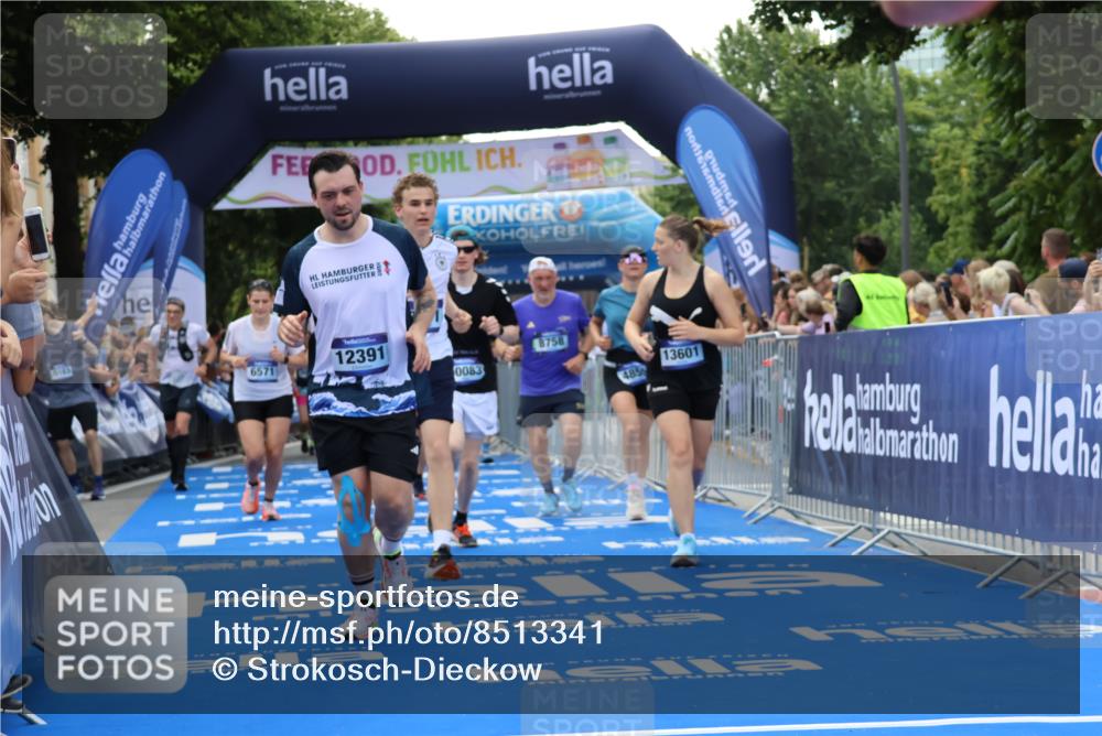 29.06.2025 - hella hamburg halbmarathon Strokosch-Dieckow http://msf.ph/oto/8513341 29.06.2025 11:43:17 Ziel 1394, 2031, 3130, 3699, 4855, 5913, 6571, 6806, 7199, 7589, 8539, 8758, 9331, 9333, 10083, 11371, 12391, 12935, 13195, 13601, 14096, 14249, 14516, 14517, 14608, 14851, 15562, 16860, 17102, 17684, 18258, 18568 meine-sportfotos.de