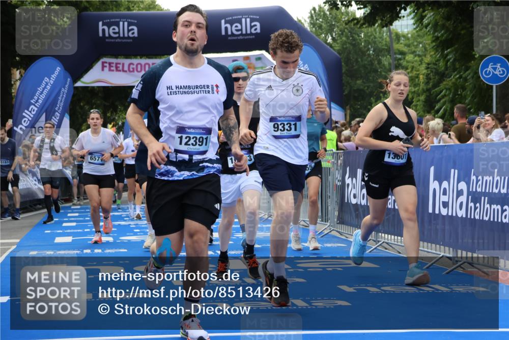 29.06.2025 - hella hamburg halbmarathon Strokosch-Dieckow http://msf.ph/oto/8513426 29.06.2025 11:43:18 Ziel 1394, 2031, 3130, 3307, 3428, 3699, 4855, 5913, 6571, 6806, 7199, 7589, 8021, 8539, 8758, 9331, 9333, 10083, 10145, 11371, 12391, 12935, 13195, 13601, 14096, 14516, 14517, 14608, 14851, 15562, 16860, 17102, 17684, 18258 meine-sportfotos.de