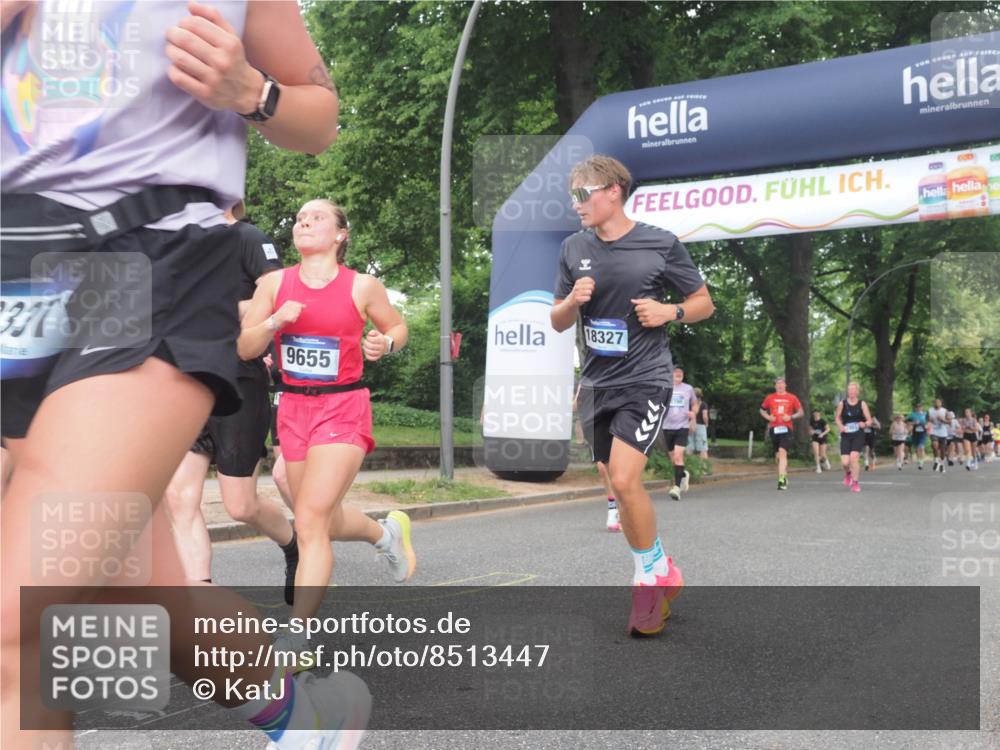 29.06.2025 - hella hamburg halbmarathon KatJ http://msf.ph/oto/8513447 29.06.2025 10:45:26 Zwischen KM18-KM19 2159, 4767, 7189 meine-sportfotos.de
