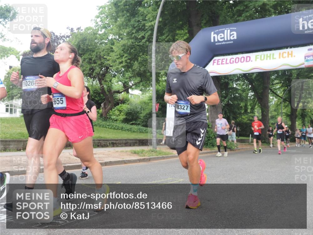 29.06.2025 - hella hamburg halbmarathon KatJ http://msf.ph/oto/8513466 29.06.2025 10:45:27 Zwischen KM18-KM19 1946, 1951, 2159, 7189 meine-sportfotos.de