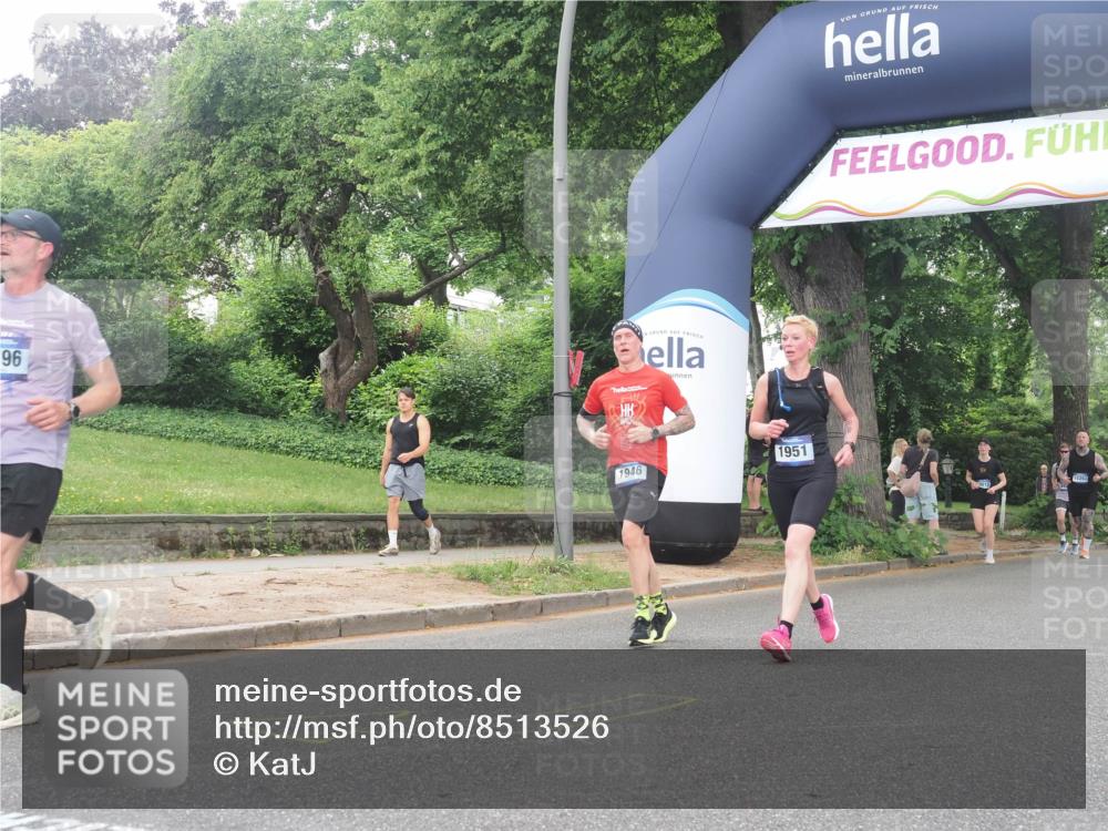 29.06.2025 - hella hamburg halbmarathon KatJ http://msf.ph/oto/8513526 29.06.2025 10:45:30 Zwischen KM18-KM19 1946, 1951, 2159, 4796, 7138 meine-sportfotos.de