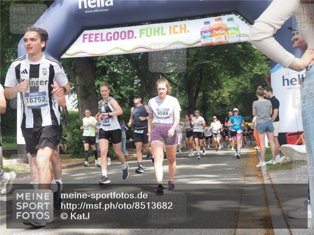 29.06.2025 - hella hamburg halbmarathon KatJ http://msf.ph/oto/8513682 29.06.2025 11:44:47 Zwischen KM18-KM19 1142, 2909, 3002, 3187, 3520, 3557, 4195, 6954, 7403 meine-sportfotos.de