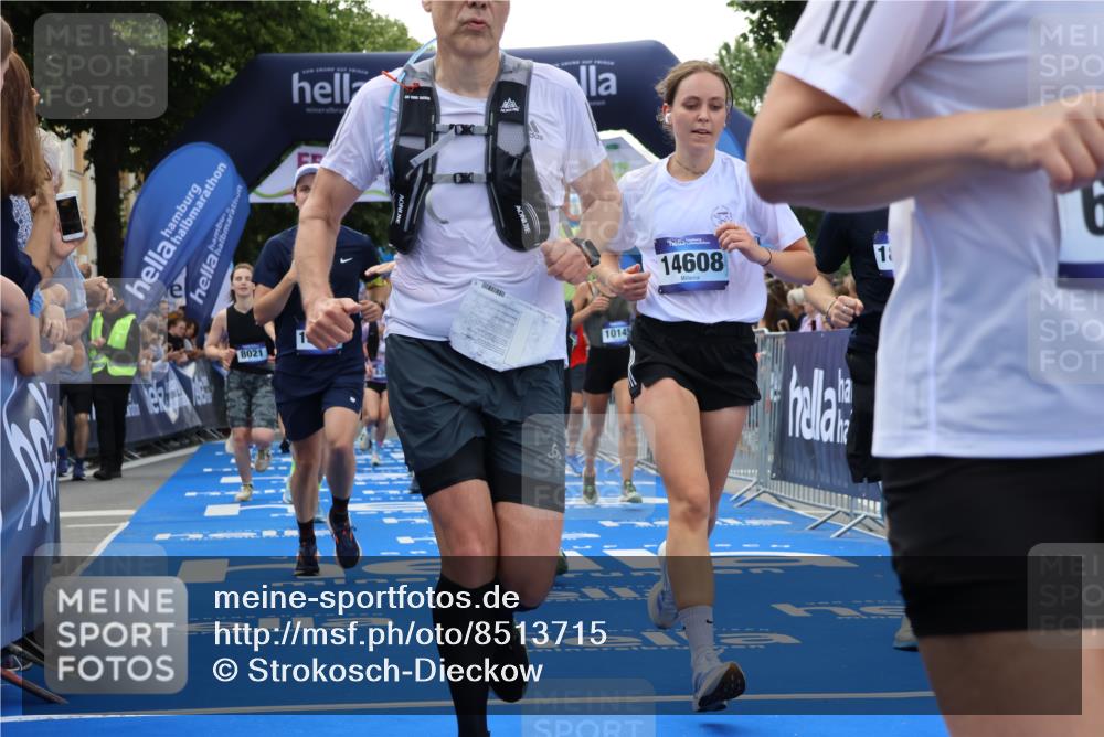 29.06.2025 - hella hamburg halbmarathon Strokosch-Dieckow http://msf.ph/oto/8513715 29.06.2025 11:43:23 Ziel 2031, 3130, 3307, 3428, 4855, 6571, 6806, 7118, 7119, 7552, 7589, 8021, 8300, 8301, 8758, 8865, 8866, 9331, 9333, 10083, 10145, 12227, 12391, 13195, 13601, 14608, 14851, 15562, 15815, 17684, 18258 meine-sportfotos.de